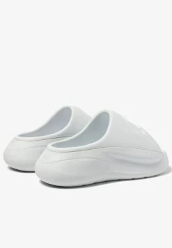 Lacoste Badslippers - Wht Wht 7 Lacoste Badslippers - Wht Wht -Lacoste 03bf5d1888334b4d93ea219c7b6ec330