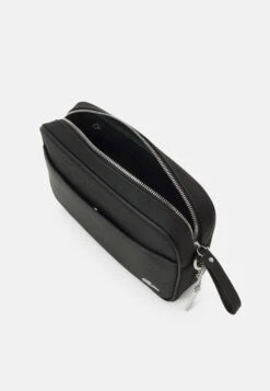 Lacoste Daily Lifestyle- Schoudertas - Noir -Lacoste 06973c6a3f4747728a5289038d894631