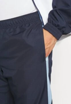 Lacoste Sport Tracksuit Hooded- Trainingspak - Navy Blue/White 13 Lacoste Sport Tracksuit Hooded- Trainingspak - Navy Blue/White -Lacoste 093b2fe5795a4874a8f67ff124210ff2