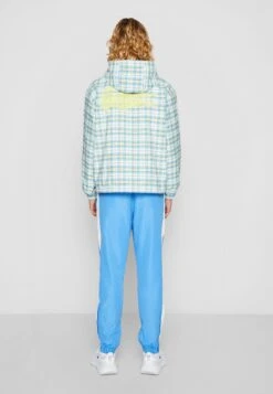 Lacoste Lichte Jas - Flour/Multico 10 Lacoste Lichte Jas - Flour/Multico -Lacoste 0b7df2d72d9d4423a0aac4851917f72c