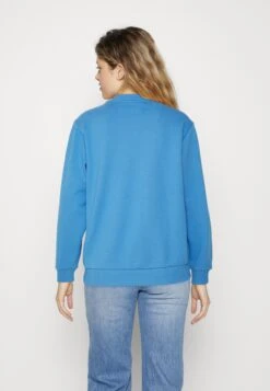 Lacoste X Netflix - Sweater - Ethereal 8 Lacoste X Netflix - Sweater - Ethereal -Lacoste 11e650c132154a45a348060763002e69