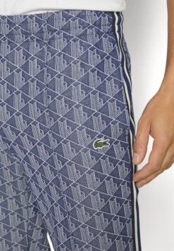 Lacoste Monogram Trackpant - Trainingsbroek - Methylene/Flour -Lacoste 121b9cb977d24e3ca69c8e9a3ab4a67f