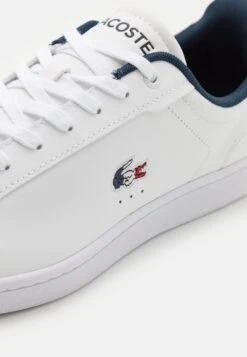 Lacoste Carnaby Pro - Sneakers Laag - White/Navy/Red -Lacoste 17d420eab6ff44df81b505907f8cc96b