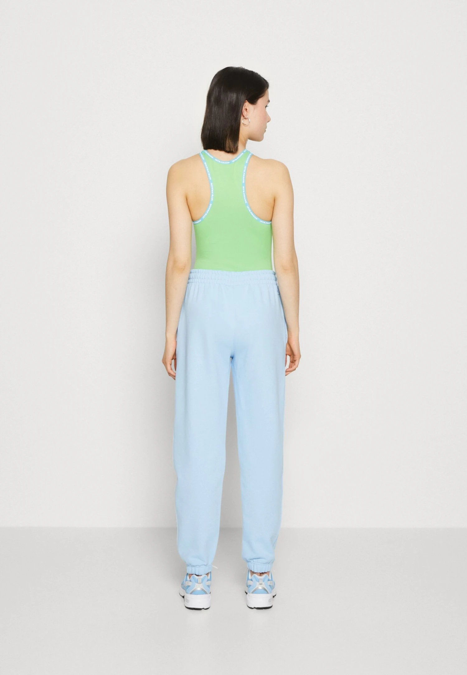 Lacoste X Netflix - Trainingsbroek - Overview 3 Lacoste X Netflix - Trainingsbroek - Overview - Afbeelding 3