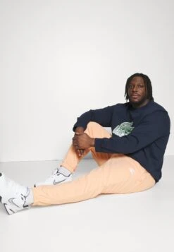 Lacoste Plus - Trainingsbroek - Salmon 9 Lacoste Plus - Trainingsbroek - Salmon -Lacoste 1dbea424fb7c4530980e3913e58aa80c