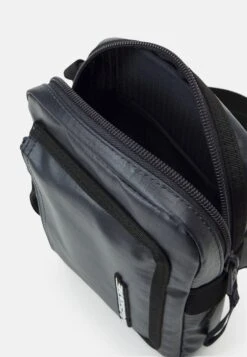 Lacoste Street Balance Unisex - Schoudertas - Bleu Nuit Noir -Lacoste 243b81acca6d41238a1b393b312055ab