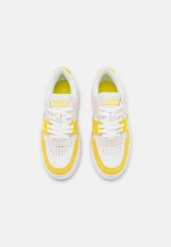 Lacoste Sneakers Laag - White/Yellow -Lacoste 24ced3d0cf2b4245a5f2928fdb2aa4d4