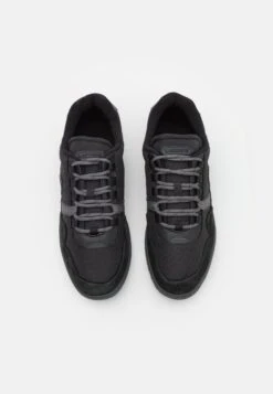 Lacoste T-Clip - Sneakers Laag - Black/Dark Grey 9 Lacoste T-Clip - Sneakers Laag - Black/Dark Grey -Lacoste 281bc6bccecb486f9f003e2eb55ae85b