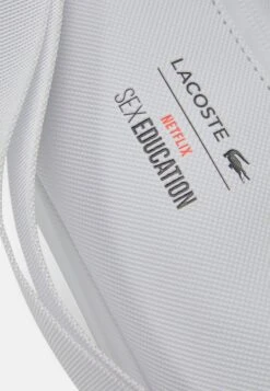 Lacoste X Netflix Unisex - Heuptas - White -Lacoste 2f099e98a33f421a8b201e38d97a9390