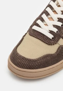 Lacoste T-Clip Unisex - Sneakers Laag - Brown/Dark Brown -Lacoste 2feb803d2672455aa8d5aac960ff2bce