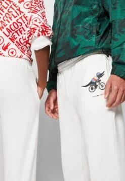 Lacoste X Netflix - Trainingsbroek - Flour -Lacoste 37c4a19acf934c0f80c171b6ab5df26d