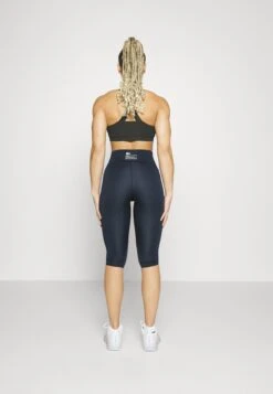 Lacoste Sport Active - 3/4 Sportbroek - Blue Night 8 Lacoste Sport Active - 3/4 Sportbroek - Blue Night -Lacoste 4919257ccb3148e1a4e844e1452fd23b