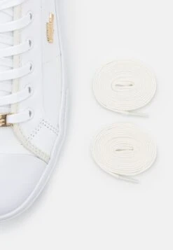 Lacoste Ziane Plusgrand - Sneakers Laag - White/Gold -Lacoste 4e4dfff47248495aaa02cc5440a52403