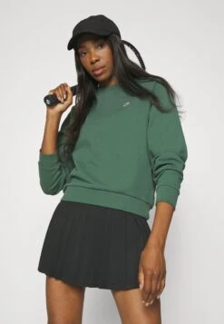 Lacoste Sport Sweater - Sequoia 13 Lacoste Sport Sweater - Sequoia -Lacoste 50b50e23cb1b42f4aa5f983c920b3995