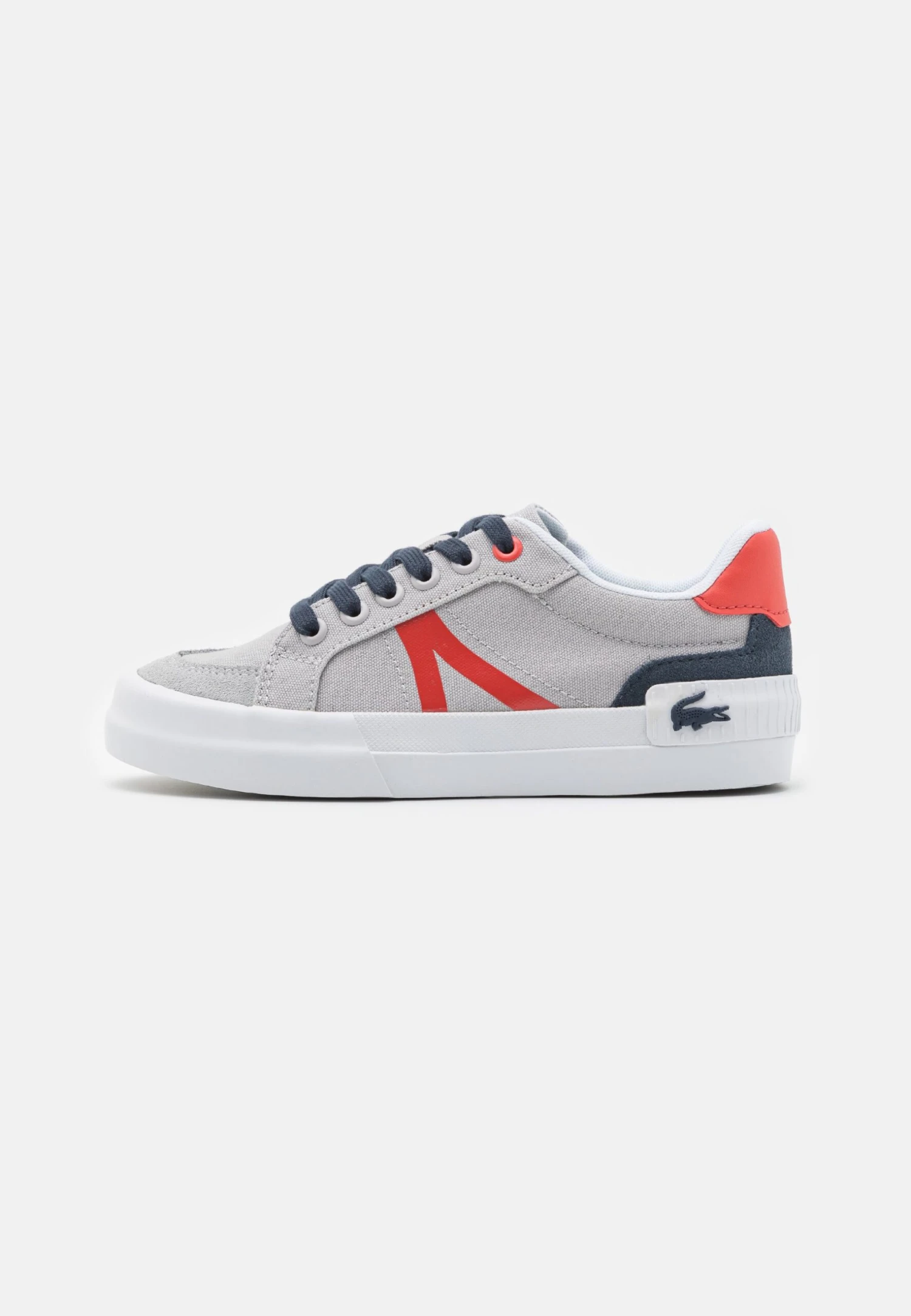 Lacoste Unisex - Sneakers Laag - Light Grey/Red 1 Lacoste Unisex - Sneakers Laag - Light Grey/Red