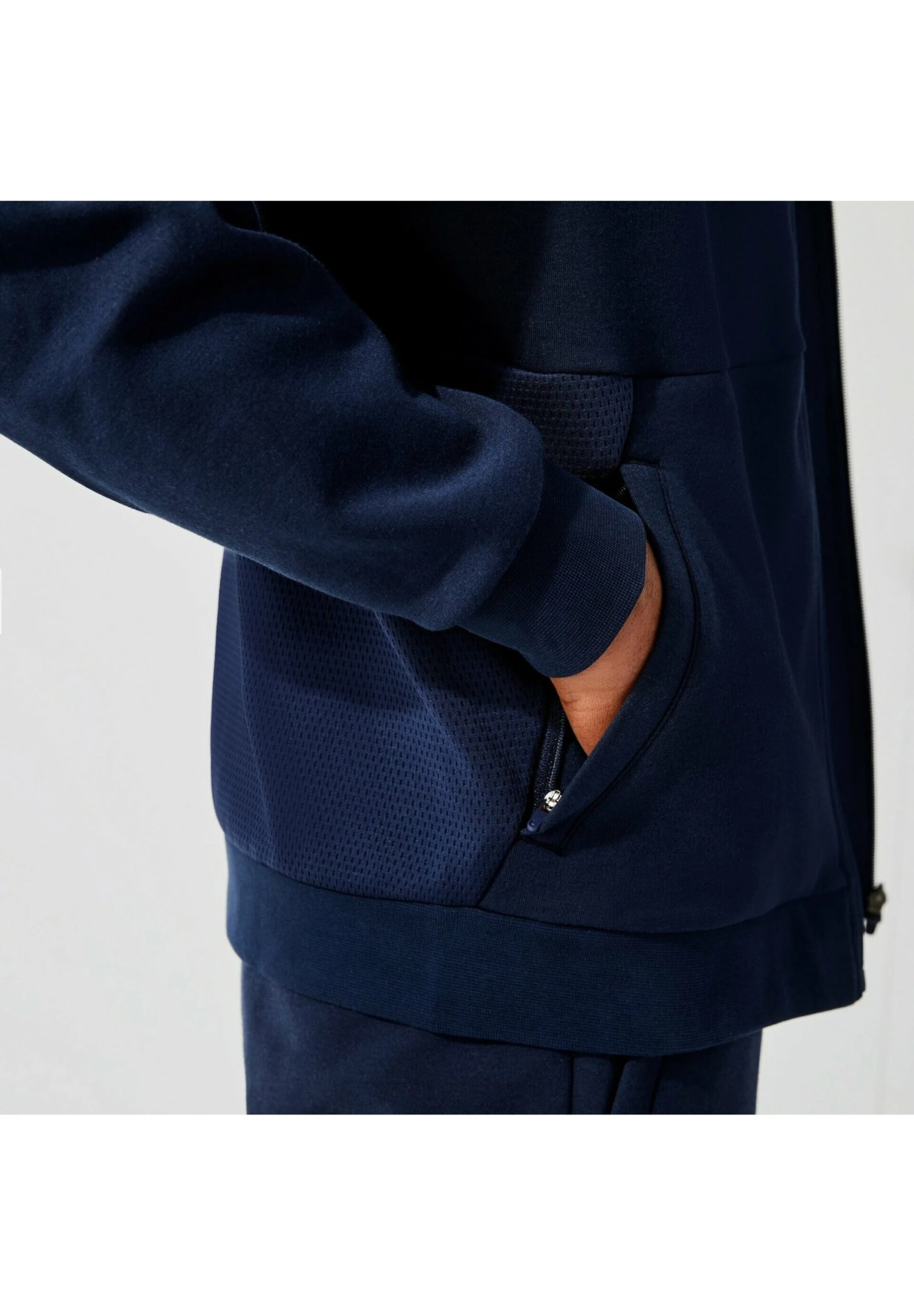 Lacoste Sport Hodded Jacket - Sweater Met Rits - Bleu Marine / Bleu Marine 3 Lacoste Sport Hodded Jacket - Sweater Met Rits - Bleu Marine / Bleu Marine - Afbeelding 3