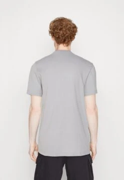 Lacoste T-Shirt Basic - Elephant Grey 8 Lacoste T-Shirt Basic - Elephant Grey -Lacoste 566dc7f45e934fb187a03419dba741f0