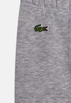 Lacoste Baby Unisex Set - Sweater - Silver Chine 7 Lacoste Baby Unisex Set - Sweater - Silver Chine -Lacoste 583c2d33e5ce4b1b81e23e204793ee62