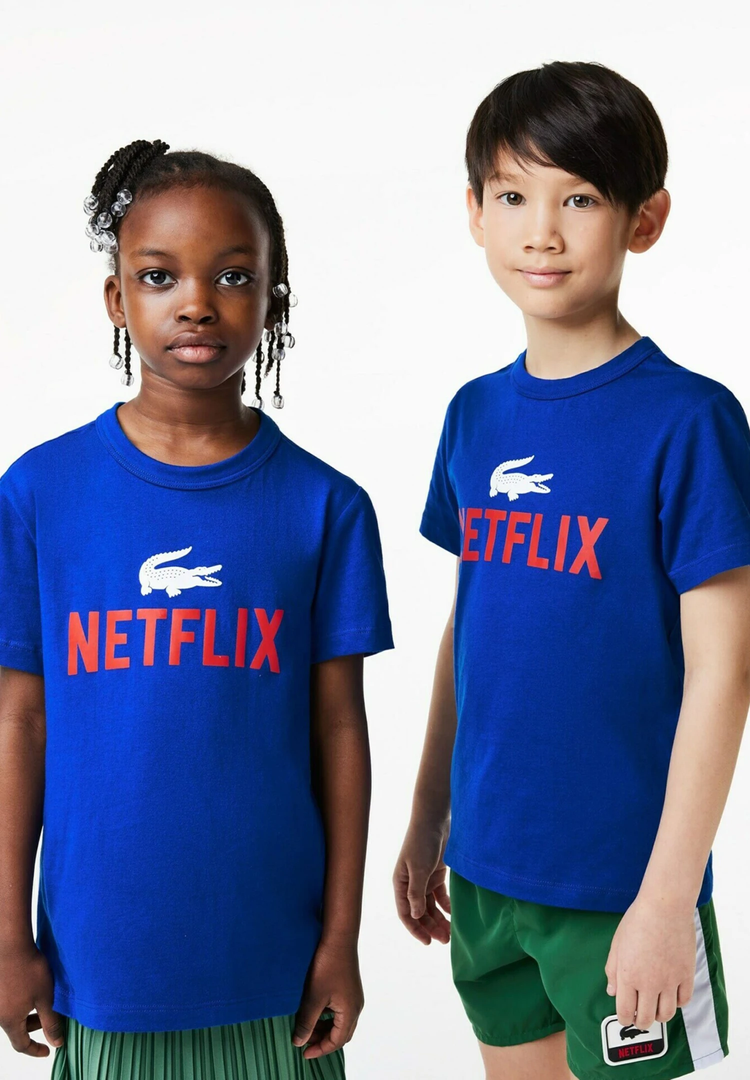 Lacoste X Netflix Unisex - T-Shirt Print - Bleu 1 Lacoste X Netflix Unisex - T-Shirt Print - Bleu