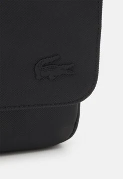 Lacoste Classic- Schoudertas - Noir 7 Lacoste Classic- Schoudertas - Noir -Lacoste 5c35fbcfb13444b699066610f54a5868
