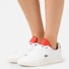 Lacoste Carnaby Pro - Sneakers Laag - White/Red