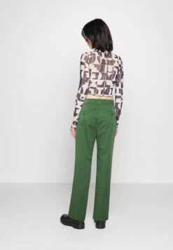 Lacoste Broek - Ash Tree 8 Lacoste Broek - Ash Tree -Lacoste 632a7e45e2e74cee806b2650088bb0d7