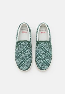Lacoste Pure Netflix Print - Instappers - Dark Green/Off White 9 Lacoste Pure Netflix Print - Instappers - Dark Green/Off White -Lacoste 66518534a6864d26b3a70ef82c89d033