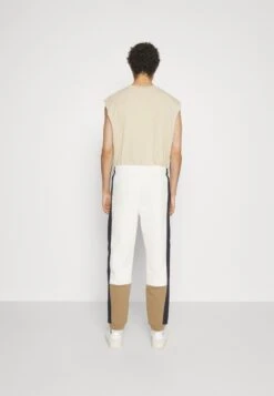 Lacoste Unisex - Trainingsbroek - Lapland/Cookie Abysm -Lacoste 6a94044e2b0147c1b7fd480dca5c6585