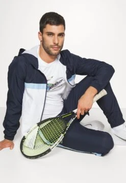 Lacoste Sport Tracksuit Hooded- Trainingspak - Navy Blue/White 10 Lacoste Sport Tracksuit Hooded- Trainingspak - Navy Blue/White -Lacoste 6bda5851d38144989e12e767b3a80637