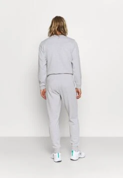 Lacoste Sport Jogpant - Trainingsbroek - Gris Chine/Gris Fonce 7 Lacoste Sport Jogpant - Trainingsbroek - Gris Chine/Gris Fonce -Lacoste 738c373351ba4fe9a750a648088c7725