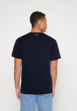 Lacoste Unisex - T-Shirt Print - Bleu Marine 8 Lacoste Unisex - T-Shirt Print - Bleu Marine -Lacoste 794b22fe2e4d4f4d8ebecbb9ea5a4d08