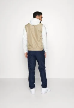 Lacoste Sport Hodded - Trainingspak - Lion/Flour-Flour-Navy Blue-Flour-Flour -Lacoste 7bd3d0e7d8914b1eb307296cf93d0f3b