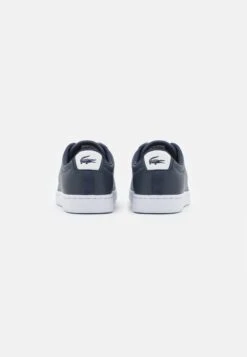 Lacoste Carnaby Evo - Sneakers Laag - Navy/White -Lacoste 81af2601d6614699b66a13634acf1474