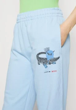 Lacoste X Netflix - Trainingsbroek - Overview 11 Lacoste X Netflix - Trainingsbroek - Overview -Lacoste 883d3ab37e6d43dcb5b7a1e49509be1f