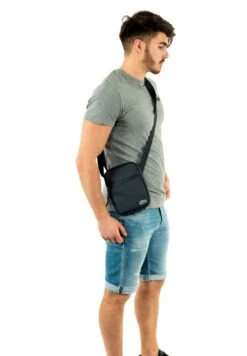 Lacoste Schoudertas - Bleu