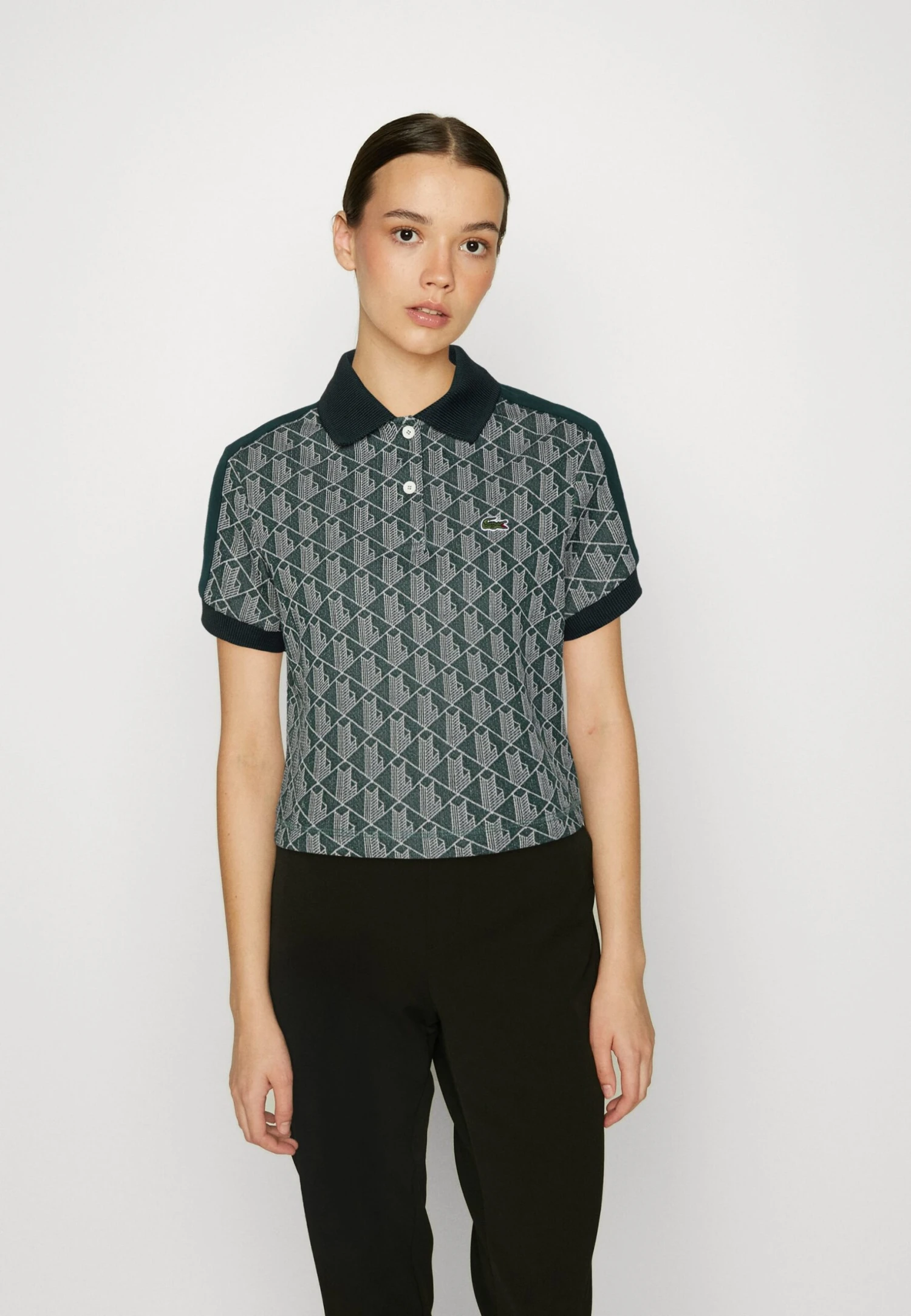 Lacoste Cropped Polo Shirt With Print - Poloshirt - Vert Beige 1 Lacoste Cropped Polo Shirt With Print - Poloshirt - Vert Beige