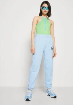 Lacoste X Netflix - Trainingsbroek - Overview 9 Lacoste X Netflix - Trainingsbroek - Overview -Lacoste ba15a274f6004d3c97958c7a0e64b2dc