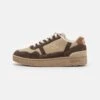 Lacoste T-Clip Unisex - Sneakers Laag - Brown/Dark Brown