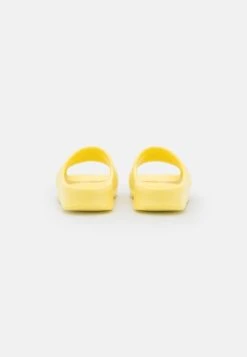 Lacoste Croco 2.0 - Badslippers - Light Yellow/Off White -Lacoste bc75e8466519459fab737bd5ec6607bc