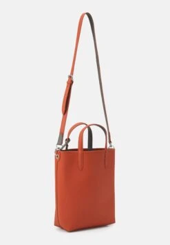 Lacoste Vertical - Handtas - Rooibos Tea Eco Iron Gate 9 Lacoste Vertical - Handtas - Rooibos Tea Eco Iron Gate -Lacoste c03e518f7cd74e9083685851f5875971