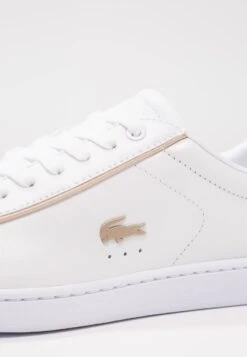 Lacoste Carnaby Evo 118 6 Spw- Sneakers Laag - White/Gold 13 Lacoste Carnaby Evo 118 6 Spw- Sneakers Laag - White/Gold -Lacoste c1bdeba671fe4dbb8576d7b29ce6b736