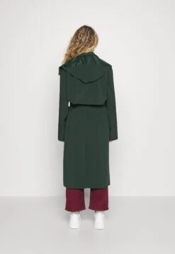 Lacoste Trenchcoat - Jardin 9 Lacoste Trenchcoat - Jardin -Lacoste c242efa06671447a9ad67d5f9000281f