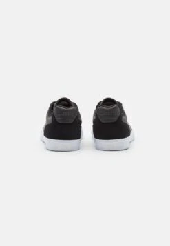 Lacoste Lerond Pro- Sneakers Laag - Black/Silver 9 Lacoste Lerond Pro- Sneakers Laag - Black/Silver -Lacoste c32b12a644ca47d58b2c6906087dc05d