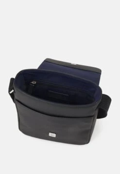 Lacoste Classic- Schoudertas - Noir 6 Lacoste Classic- Schoudertas - Noir -Lacoste c733957dc1a448fca04f6f1a032d9581