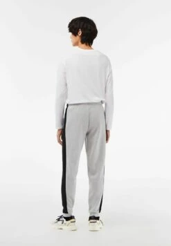 Lacoste Trainingsbroek - Gris Chine Noir Blanc 8 Lacoste Trainingsbroek - Gris Chine Noir Blanc -Lacoste c8077a0df15247c9ae4ef66a303b554f