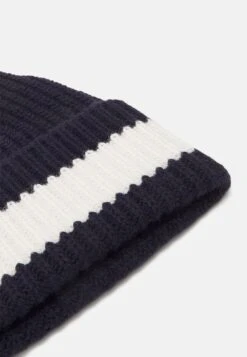 Lacoste Muts - Navy Blue/Flour 6 Lacoste Muts - Navy Blue/Flour -Lacoste d0c89666dd2f4b97b26090f9310ae113