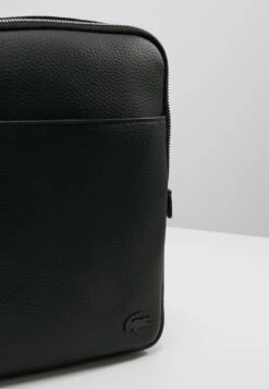 Lacoste Flat Crossover Bag - Schoudertas - Black -Lacoste d5a373b74b7645948c32e3b5ac8d1b24