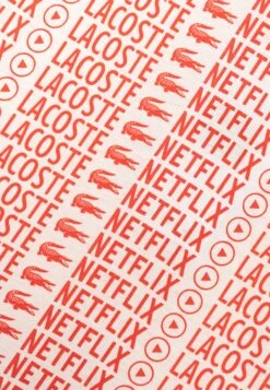 Lacoste X Netflix Unisex - T-Shirt Print - Flour/Corrida -Lacoste d670eba7c50446758924f9f278737eea