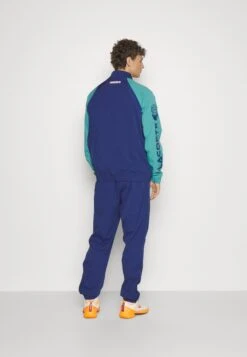 Lacoste Sport Tracksuit - Trainingspak - Methylene/Sunrise/Zin/Ocelle -Lacoste d6d525c887ce40edb79c5385d06ea3ee