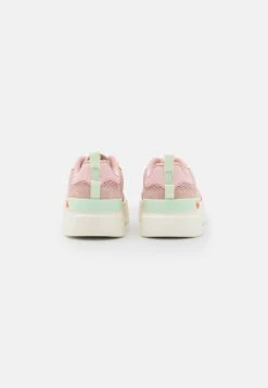 Lacoste Sneakers Laag - Light Pink/Light Yellow -Lacoste d76584f4adc54ec9919fd7a220f7b3f9